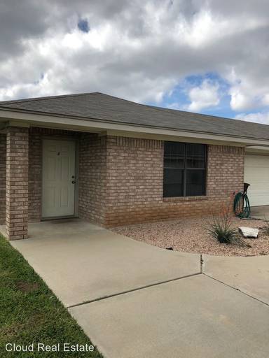 Main picture of 916 McDaniel Cir