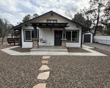 Main picture of 703 Country Club Dr