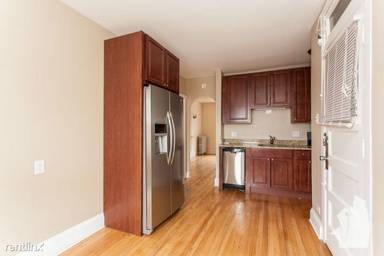 Main picture of 2100 W Ainslie St