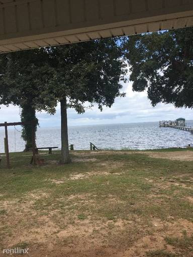 Main picture of 7423 Bay Rd