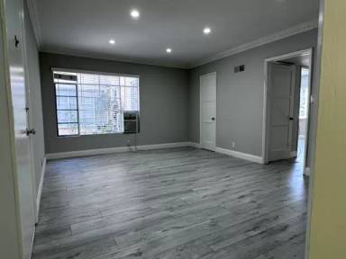 Main picture of 1350 N Hayworth Ave