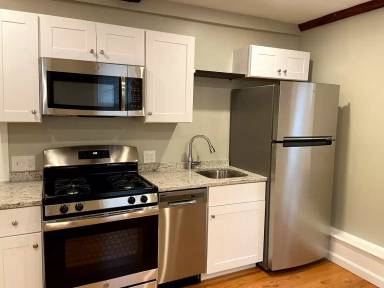 Main picture of 80 Cabot St