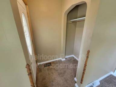 Main picture of 17 Lyons St