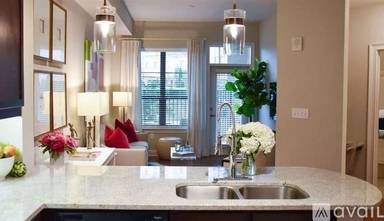 Main picture of 92 West Paces