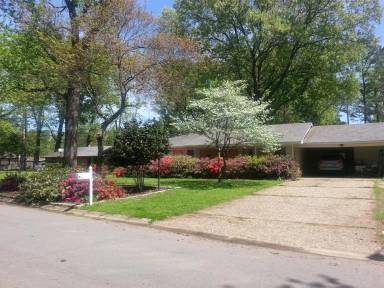 Main picture of 1217 Oakhurst Dr