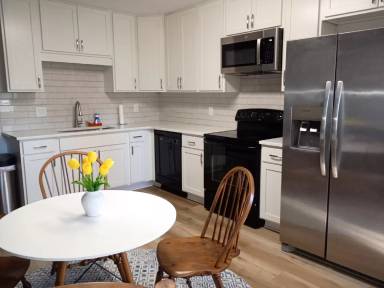 Main picture of 906 E Magnolia Ave