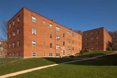 Main picture of 4900 Fort Totten Dr NE