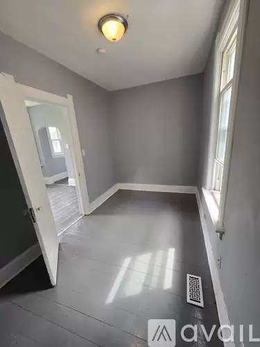 Main picture of 2608A W Walnut St