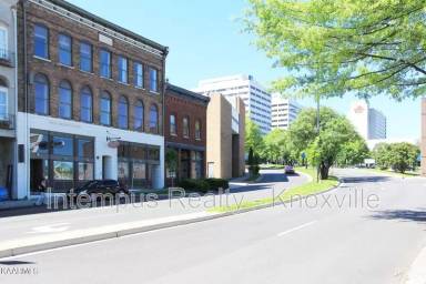 Main picture of 106 W Summit Hill Dr