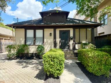 Main picture of 5003 La Branch St