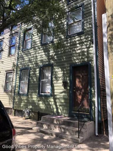 Main picture of 232 Academy St