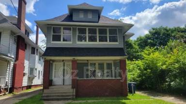 Main picture of 2356 Putnam St