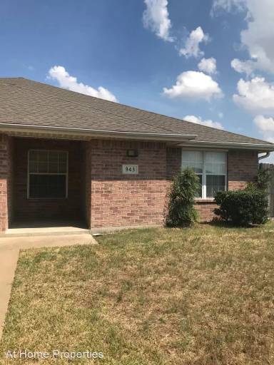 Main picture of 903 Crepe Myrtle St