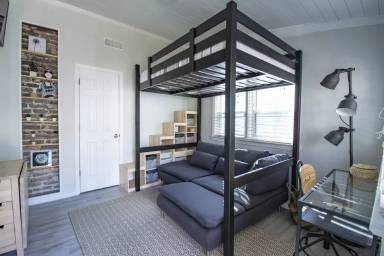 Main picture of 18 Reid St