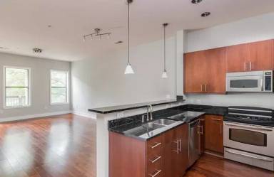 Main picture of 425 Chapel St SW