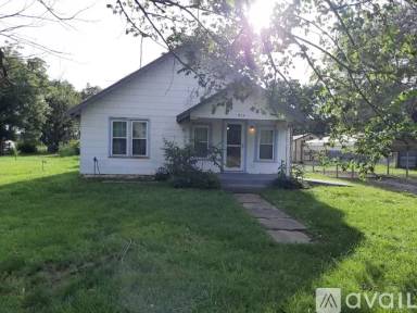 Main picture of 915 S Harrison Ave