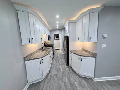 Main picture of 360 E North Ave