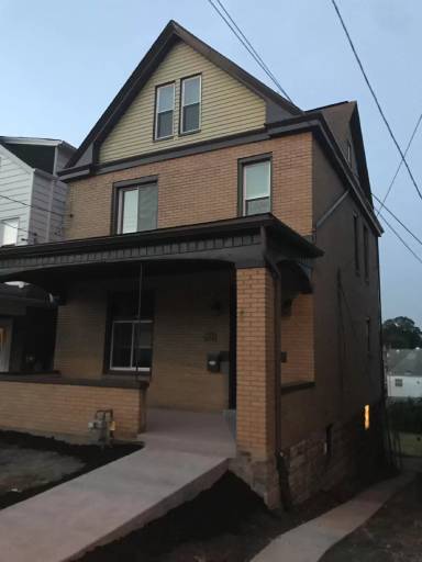Main picture of 2225 Bensonia Ave