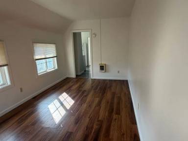 Main picture of 107 SE 9th St