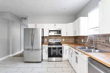 Main picture of 1006 E Palmer St
