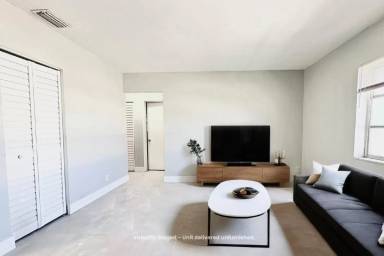 Main picture of 1007 W Prospect Rd