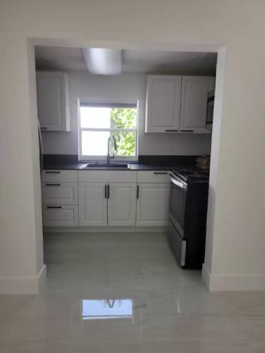 Main picture of 2175 NE 170th St