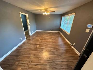 Main picture of 604 Hollow St