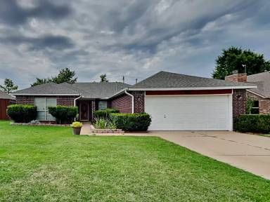 Main picture of 8213 NW 84th St