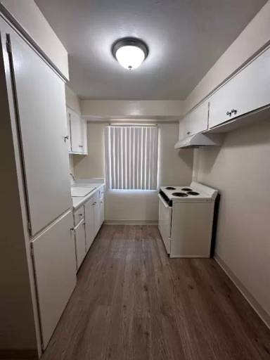 Main picture of 1001 E Stearns Ave