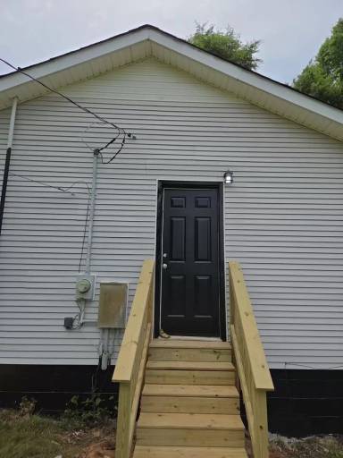 Main picture of 210 Thomas Ln