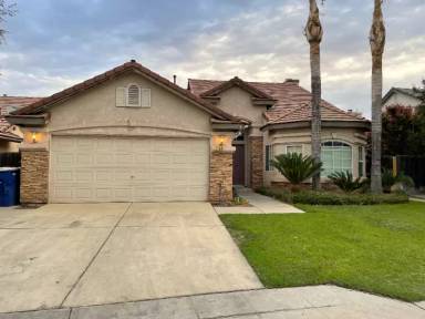 Main picture of 2940 E Pryor Dr