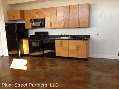 Main picture of 215 E Bank St