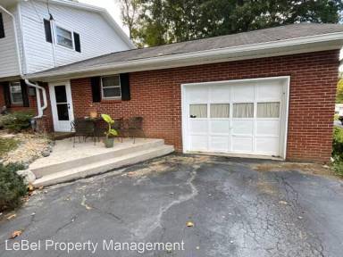 Main picture of 2465 Wayman St