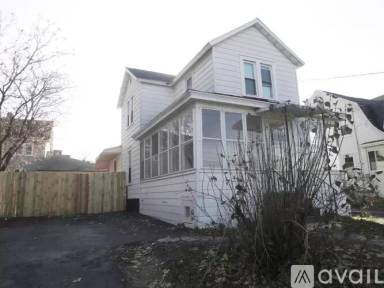Main picture of 2711 Milton Ave