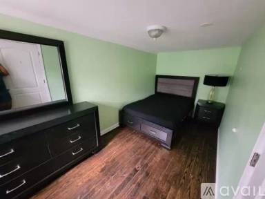 Main picture of 114 43 204 St