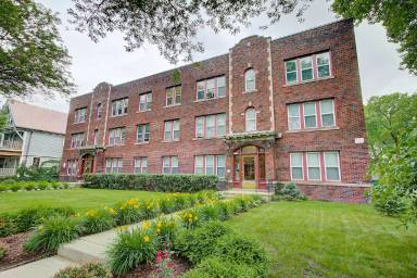 Main picture of 3313 W Wells St