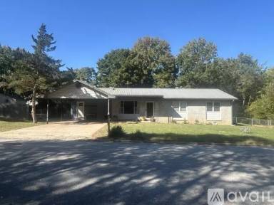 Main picture of 1655 N Ramsey Ave