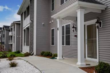 Main picture of 92 on North Main