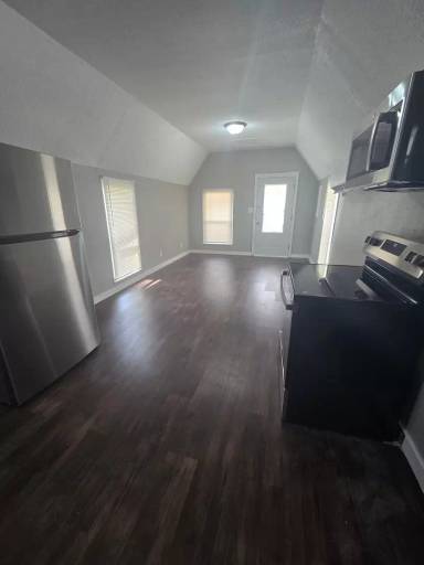 Main picture of 310 Moore St
