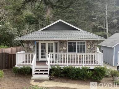 Main picture of 888 Rockaway Beach Ave