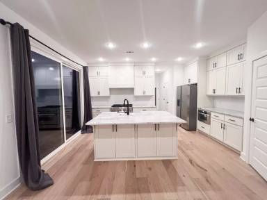 Main picture of 1430 E Huntsville Rd