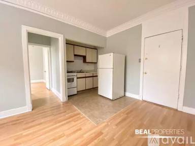 Main picture of 3831 N Fremont St