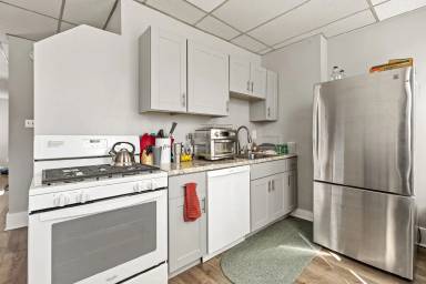 Main picture of 70 S 15th St
