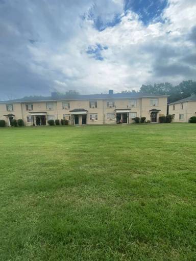 Main picture of 1907 S Parkway E