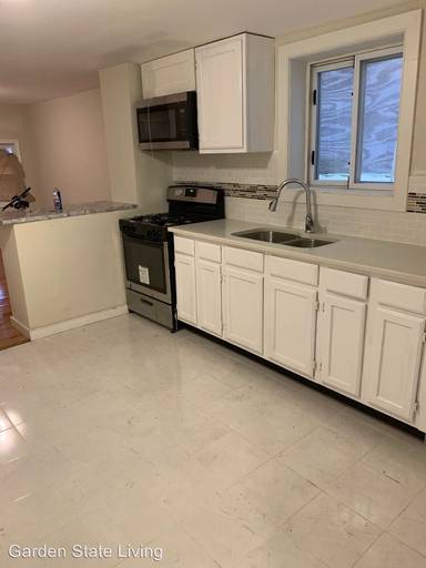 Main picture of 496 S 18th St