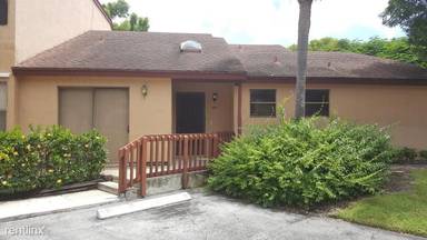 Main picture of 808 Lakeview Cir
