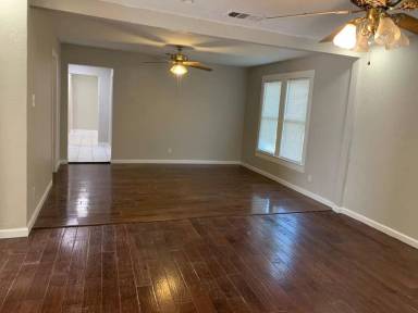 Main picture of 1007 W Clarendon Dr