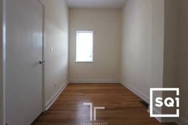 Main picture of 3050 N Greenview Ave