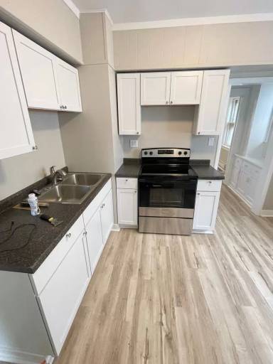 Main picture of 611 E 6th St