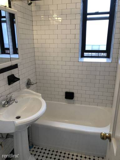Main picture of 500 W 235th St